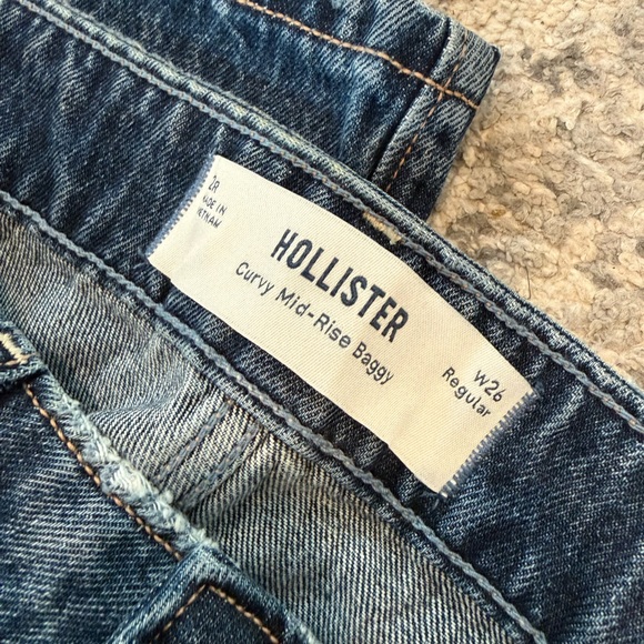Curvy Mid-Rise Medium Wash Baggy Jeans
Hollister - Picture 7 of 8